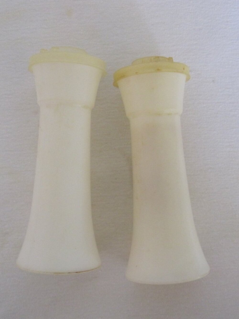 pair of 6" Tupperware #718-15: Hourglass Salt/ Pepper Shakers- missing snap-tops